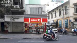 Cho thuê căn góc trung tâm gần nhà Hát Lớn MT: 11m DTSD: 90m2 vỉa hè rộng.