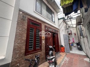 bán căn nhà phường thạch bàn 6 tầng full nội thất vị trí ngay trung tâm phường giá hơn 7 tỷ