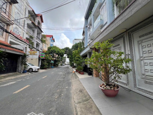 bán nhanh toà văn phòng p.4 tb, ngay sân bay - 6 tầng bán hầm - thang máy- 74m ( 4,5x17 ) chỉ 18,9t