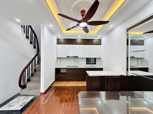 siêu phẩm di trạch - 42m2 - 5.6 tỷ - 10m ra ô tô - đường trước nhà lớn 