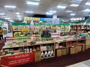 lô góc! cho thuê mặt bằng kinh doanh ngã ba phạm văn đồng giao trần quốc hoàn, dt 2400m, mt 50m.