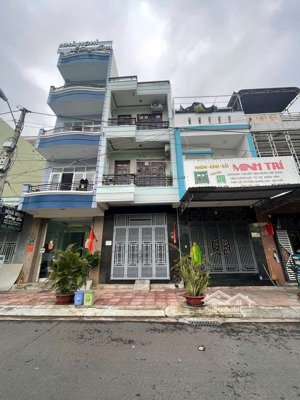 cho thuê nhà 3 tầng mặt tiền p. bắc nha trang giá chỉ 11 triệu / tháng