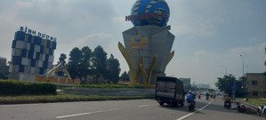 chính chủ cho thuê nhà nguyên căn 3 phòng, 3 vệ sinh gần ngả tư bình phước, đường nhựa