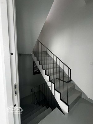 cho thuê toà nhà 105m2*7t mặt phố nguyễn khang - cầu giấy