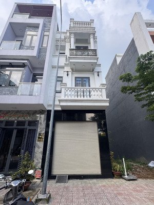 cho thuê nguyên căn nhà 1 triệt 2 lầu kdc lộc phát 4pn. thuận giao. gần aeon. có nội thất