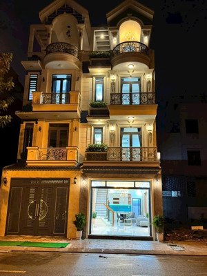 chính chủ cần bán nhà trệt 3 lầu kdc pht 6. bình an. có 4pn, 4wc, gara ô tô. nhà hoàn công.dt 63,5m