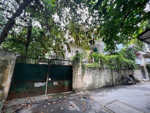 bán nhà 3 thoáng view hồ phố hoàng ngân, 180m2 x mt 30m. 40 tỷ, ô tô, gần phố, kinh doanh