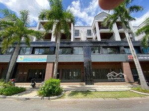 chính chủ, bán gấp shophouse siêu hot zeitgeist gs metrocity nhà bè rẻ nhất thị trường