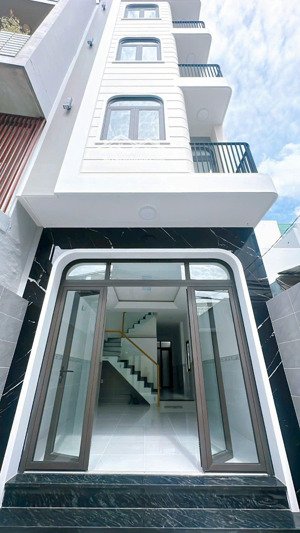 bán gấp nhà riêng 5pn, 6wc, 61m2 tại cách mạng tháng tám, q3, hcm