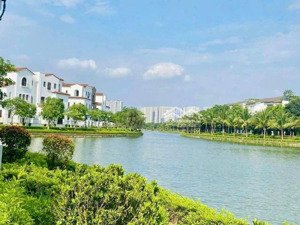 bán bt mặt hồ lớn vinhomes thăng long dt 233m2, giá đầu tư chỉ 250tr/m2