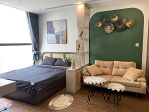 chính chủ cho thuê căn studio vin west point đồ cơ bản giá chuẩn 11 triệu , căn độc lập . inbox