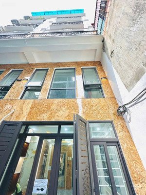 tây sơn đống đa - 6 tầng thang máy - 20m ra ngay mặt phố - nội thất đầy đủ - dọn vào là ở.