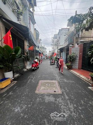 ngay mũi tàu nguyễn sơn, thoại ngọc hầu - hẻm nhựa 6m, 82m2 vuông a4, 3 tầng - hơn 9tỷ