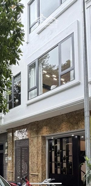 mặt tiền siêu rộng 6,3m-nhà như khách sạn 5- 2 ô tô ngủ- đường lớn -hè lớn-dt 61,4m2