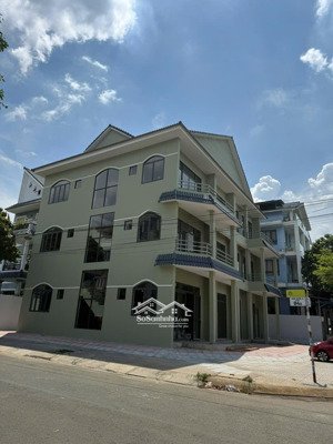 bán tòa nhà góc 2 mặt tiền đường d5a liên phường, sát bên the global city