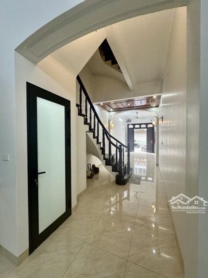 bán nhà mặt phố tô vĩnh diện .50 m. 18,9 tỷ.vỉa hè rộng