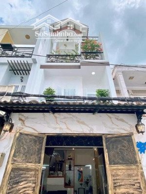 chú phó cần tiền bán gấp nhà lê quốc hưng p12 q4. giá 3tỷ1/72,6m2 gần chợ xóm chiếu. cho thuê 24tr