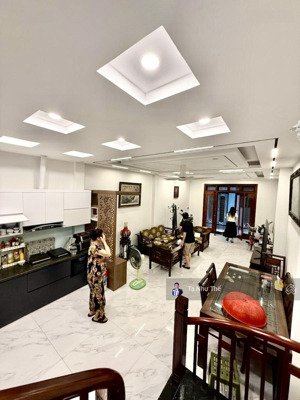 (giảm chào 2 tỷ) 21.5 tỷ, hoàng cầu, 63m,mặt tiền 5m, oto,kinh doanh, 2 mặt ngõ, gần hồ, 5t, gấp