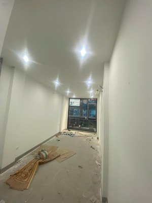 cho thuê nhà mặt đường nguyễn tuân, 5 tầng + 1 tum có thang máy. nhà vừa xây xong