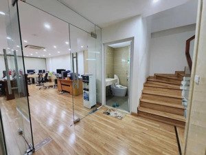 toà nhà full kính 7 tầng thang máy, chủ xây tâm huyết vừa ở vừa làm văn phòng kinh doanh đường 30m