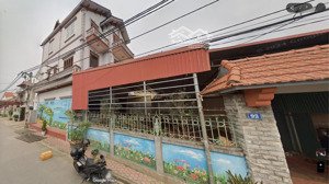 bán gấp nhà 12m mặt tiền trục chính của làng 75m2, sổ đỏ chính chủ