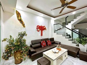 cho thuê nhà 193 văn cao mới xây, 3 ngủ full 9,5 triệu 