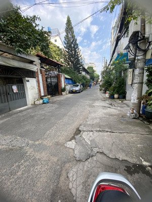 bán nhà hxh thích quảng đức, p. 4, q. phú nhuận. dt: 8 x28m, nở hậu tiện xây giá 26.8t xây cao tầng