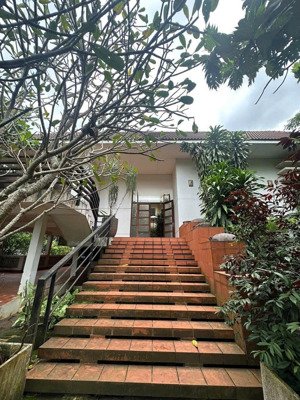 biệt thự nhà vườn 4500m2, 300m2 thổ cư, làm việc trực tiếp, giá chỉ nhỉnh 6tr/m2