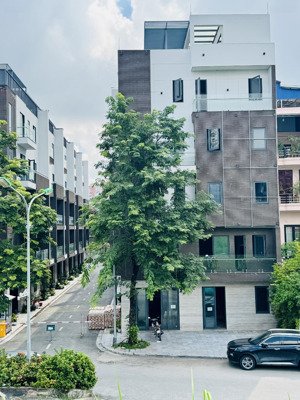 độc quyền 3 căn liền kề - nhà phố của cđt hdmon - mặt đường ngọc lâm - long biên