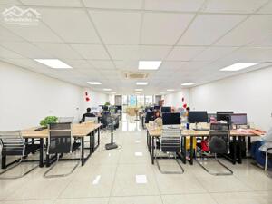 Cho thuê tòa nhà văn phòng Đê La Thành, Đống Đa, Hà Nội. Tổng dt 2300m2
