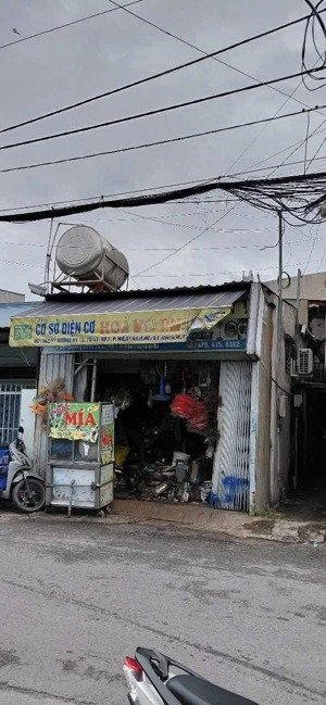 mặt tiền 5x16 hiệp thành 13 vừa ở vừa cho thuê 3 phòng trọ phía sau shr sang tên ngay, dân cư đông