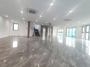 the manor nguyễn xiển - hoàng mai - diện tích 235 m2 - 5 tầng - mặt tiền 29 m - giá 130 tỷ