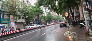 chính chủ bán nhà mặt phố lạc long quân quận tây hồ.dt 90m2 x 2 t, mt 9m .vỉa hè rộng , sầm uất