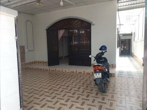 cần cho thuê gấp nhà nguyên căn chỉ 6tr/th đường lê hồng phong, phú trinh, phan thiết, bình thuận
