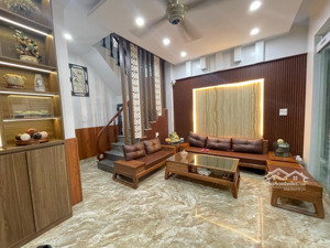 chỉ 8,1 tỷ sở hữu ngay nhà 5 tầng, 49m2, mt 4m; ngõ nông, thông ra ngõ 282 và kđt mới đại kim