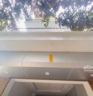 nhà dân xây được 2 năm, như mới tinh, móng bè, sắt phi 18, đầy đủ nội thất, về ở luôn, 40m, mt 4m