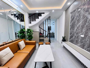 gấp! nhà mặt ngõ hoàng quốc việt, 10m ra bãi đỗ xe, kd, 2 thoáng, sân riêng, ô chờ tm, 42m2*5t