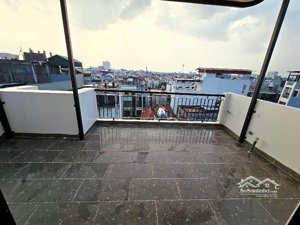 nhà cổ linh thạch bàn 7 chỗ vào nhà- 10m ô tô tránh -ba bước ra trường ra chợ- 1 phút ra cao tốc