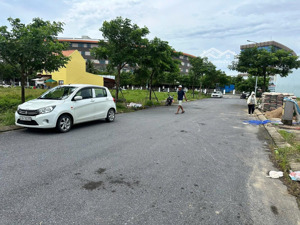 bán lô đất v6 fpt city kẹp vệt cây xanh 4m đã có sổ