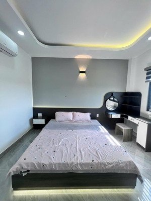 nhà đẹp mới xây xong nguyên khu toàn nhà lầu - dân trí cao - an ninh tốt - giá 6.48 tỷ