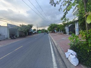 bán gấp nhà riêng chính chủ nhà mặt tiền trung tâm gần chợ, bv .. 147m2 + 40m2 mua thêm sau nhà.