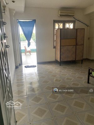 cho thuê phòng 30m2 trong nhà ngay chợ hạnh thông tây giá 3,5tr/tháng.đt 