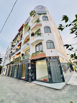 nhà góc 2 mặt tiền đường thông xe hơi cao cấp