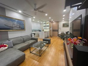 cần bán căn hộ 2pn_full đò , sẵn slot oto tại the zei plaza tầng đẹp view hồ thoáng, cam kết ko ảo.