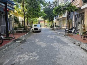 chính chủ bán lô đất đấu giá đa sĩ kiến hưng phân lô vỉ hè 3 ô tô tránh kinh doanh 51m*4,1mt :13,3