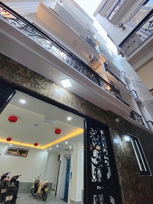 bán toà chdv giảng võ, ba đình - 7 tầng tm x mặt tiền 8m - 15 phòng - dòng tiền 100tr/tháng