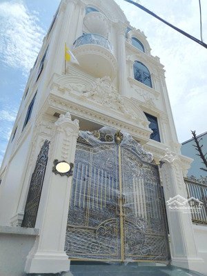 biệt thự siêu đẹp giá chỉ bằng căn chung cư! nhà xây mới, vị trí đẹp, ô tô vào nhà, giá 8,7tỷ!