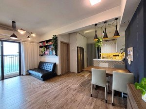 cần bán căn hộ 2pn 2wc 69m2 đủ đồ view ôm trọn sân golf toà sky 2 ecopark.hl ạ