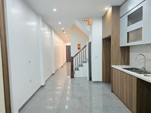 bán nhà yên lãng đống đa- phân lô, 2 thoáng, 5 tầng thang máy, nhà đẹp ở ngay,15m ra ô tô tránh.