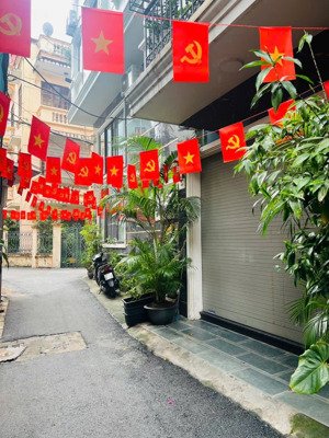 ngọc lâm 5 tầng - 6 phòng - sổ 50m2- ngõ thông ô tô- chỉ 12,x tỷ